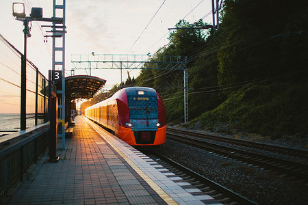 火车夕阳下的火车图片