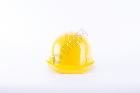 白色背景上的黄色安全帽安全帽上白色孤立安全设备概念工图片