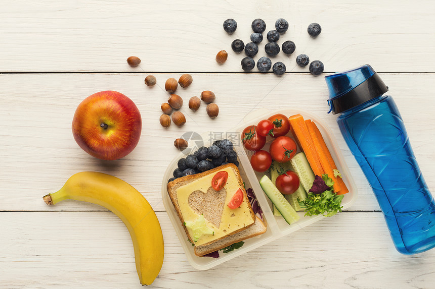 儿童学校午餐箱健康零食水果和蔬菜供外出吃晚饭的顶端观景吃右餐和食物储存概念图片