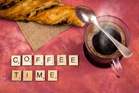 咖啡和字母木制字母的概念其字母以单词表图片