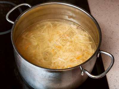 煮汤陶瓷锅钢汤锅炖酸菜白汤图片