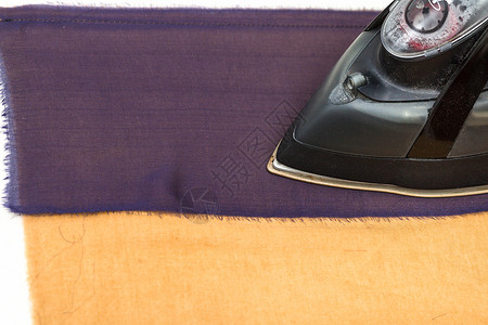 缝制拼布围巾车间用缝纫机熨烫未来丝绸图片
