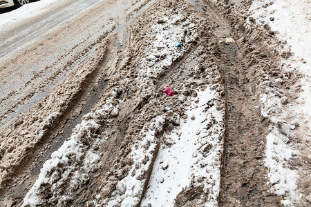 冬季莫斯科市下雪后城市道路图片