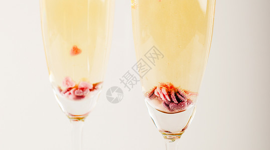 杯子里的豪华香槟庆祝新年或重要活动节日喝着烈酒图片