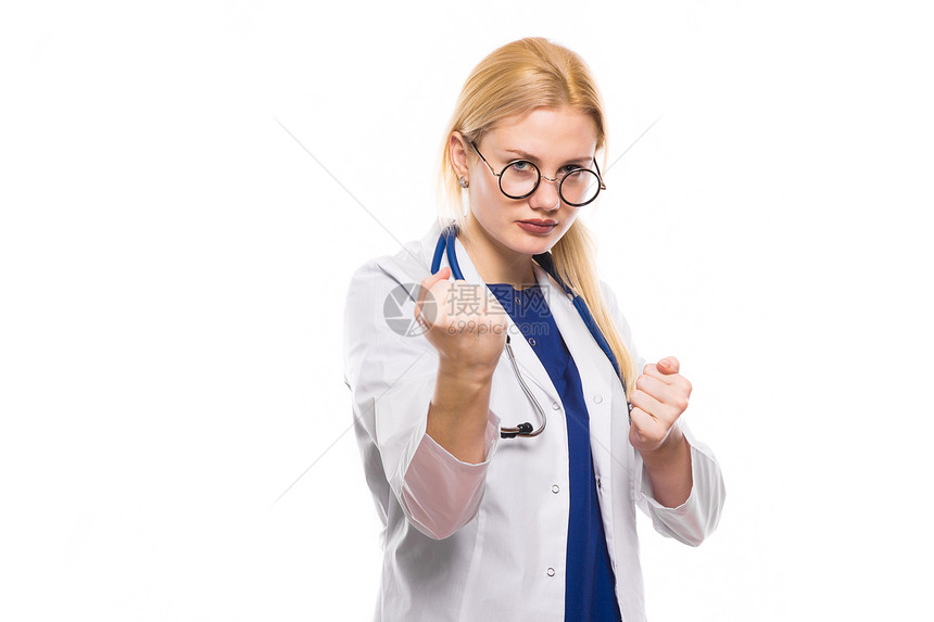 年轻女医生与孤立在白种背景上作战图片