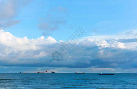 船舶返回波罗的海港口海上货图片