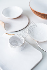 一套美丽的手工制陶瓷各种手工制作的盘子图片