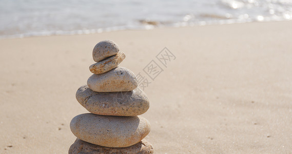 沙滩上的禅石图片