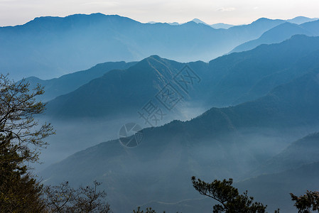 在阿里山风景名胜区的日出高清图片