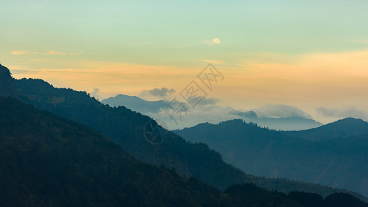 在阿里山风景名胜区的日出高清图片