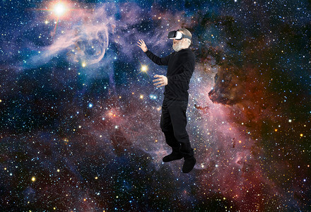 人与VR虚拟现实谷歌体验着空间的奇迹图片