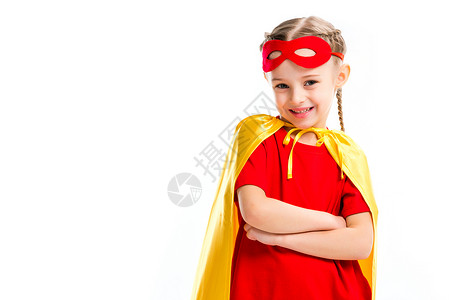 兴奋的小超级女孩穿着黄色斗篷图片