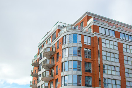 加拿大蒙特利尔的现代公寓楼窗户和阳台都很图片