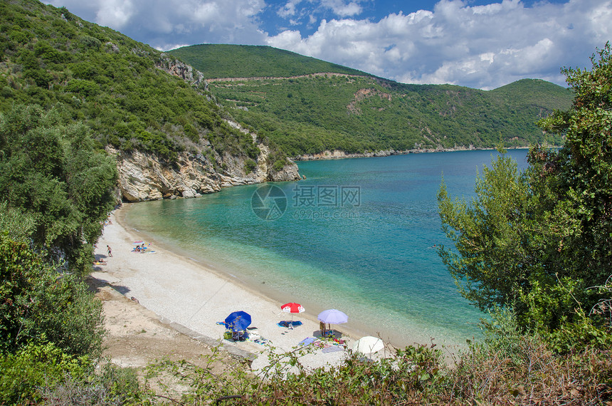 夏季景观希腊帕尔加附近的AgiosGiann图片