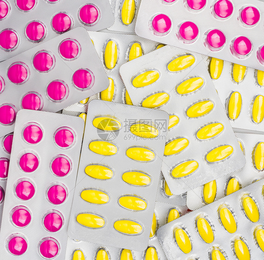 泡罩包装中粉红色和黄色药丸的顶部视图非甾体抗炎药可刺激胃引起胃溃疡用于缓解疼痛经期痉挛头痛图片