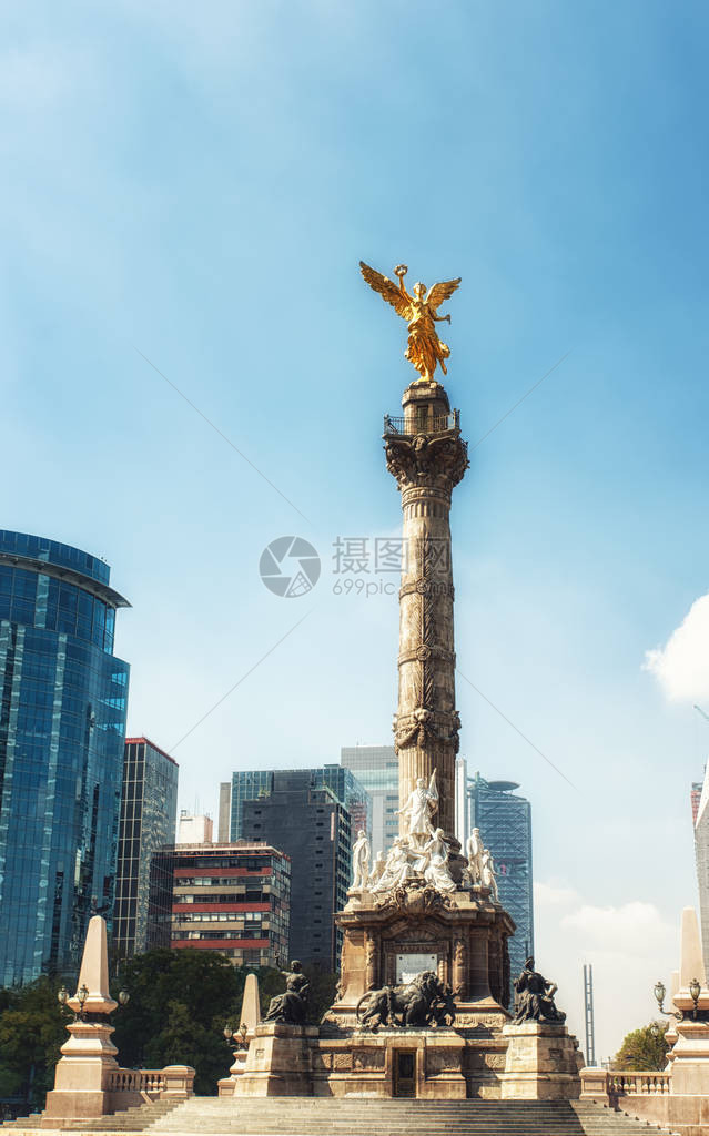 独立天使站在墨西哥墨西哥城一个环形路的中央图片