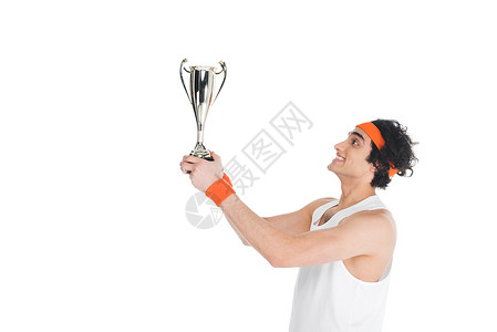 欢乐的瘦运动员的侧边景色手持奖杯背景图片