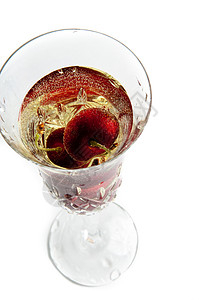 香槟杯泡酒和樱桃的光头镜背景图片