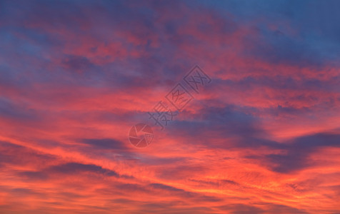 火热的橙色和蓝色日落天空戏剧日背景图片