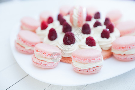 草莓蛋糕加红瓜美味水果图片