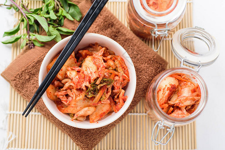 金花菜朝鲜菜碗和罐子加筷图片