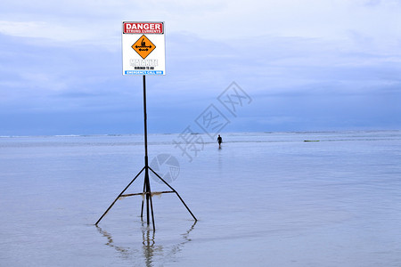 危险强流禁止游泳标志库克群岛拉罗汤加岛最危险的水灾是连接泻湖图片