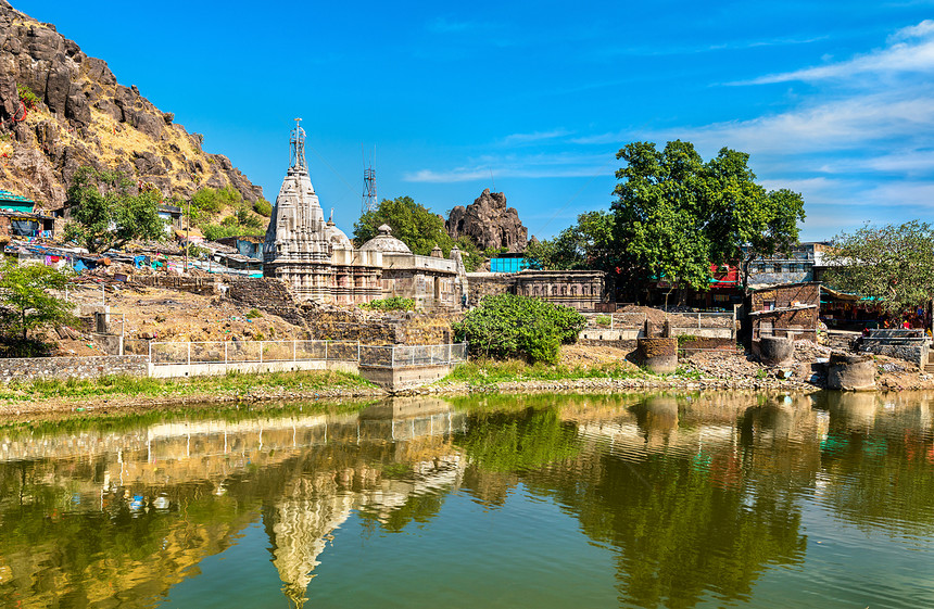 印度古吉拉特邦PavagadhHill的SuparshvanathOldDigamber寺庙和Teliya图片