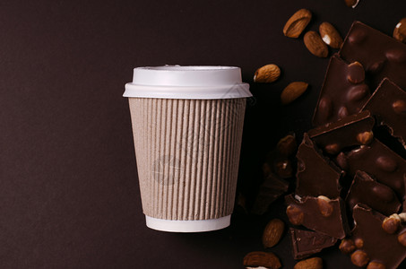 把咖啡杯拿掉热饮和巧克力图片