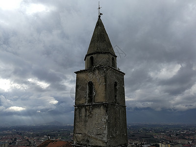 圣玛丽亚教堂的钟塔图片