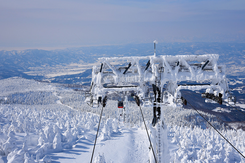 日本山形藏王山的雪怪藏王是东北地区最大的滑雪场之一在冬天图片