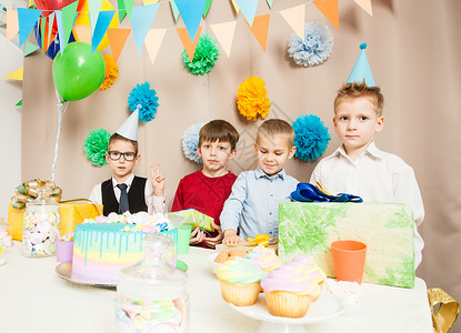 只有男孩生日派对快乐图片