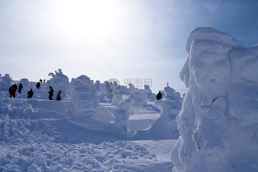 日本山形藏王山的雪怪藏王是东北最大的滑雪胜地之一在冬天图片