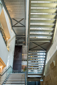 金属结构的楼梯图片