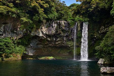 西归浦济州岛最有名的瀑布之一千吉燕瀑布背景