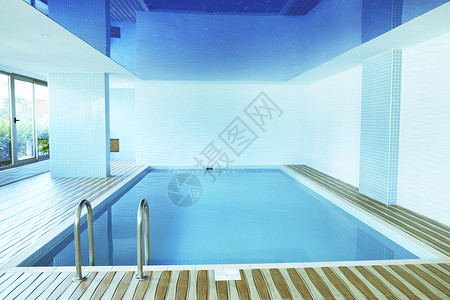 大型长方形室内游泳池背景图片