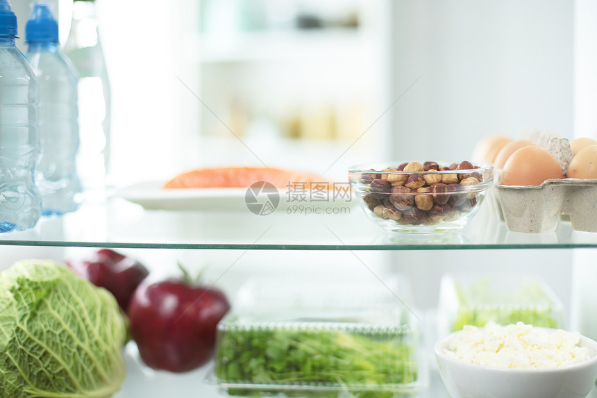 开放的冰箱里充满新鲜水果和蔬菜健康食物背景有机营养保健饮食概图片