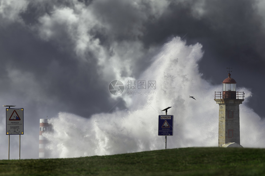 大浪杜罗河口增强的天空警告翻译图片