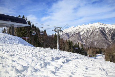 滑雪胜地山间索道图片