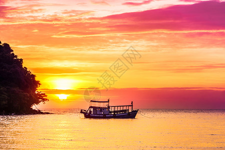 泰国KohKood岛渔船与日图片