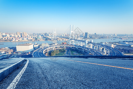 上海杨浦大桥和地平坡道交通横图片