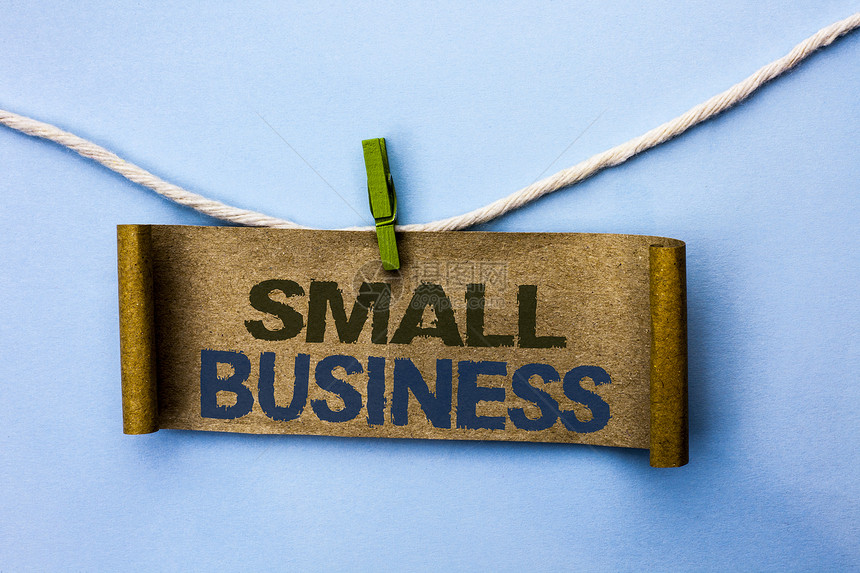 手写文本小型企业概念意思是小商店开始工业企家工作室商店写纸板挂在绳索上朴图片