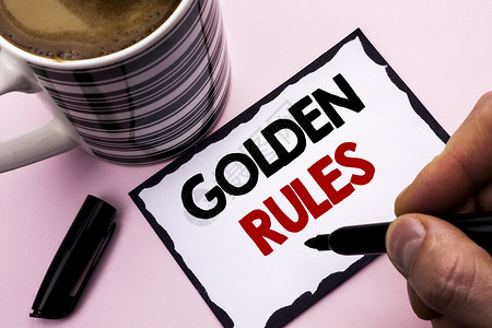 手写文字书写黄金法则概念意义监管原则核心目的计划规范政策声明由持有标记素色背景咖啡杯背景图片