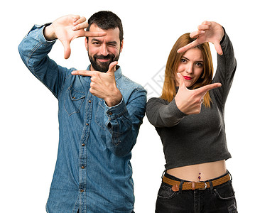 男人和女人用他们的手指专图片