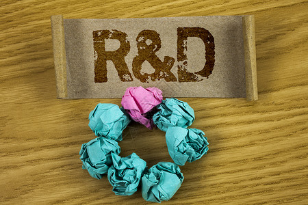 写便条显示RD商业照片展示研究和开发科学调查创新书面折叠纸板片背景图片