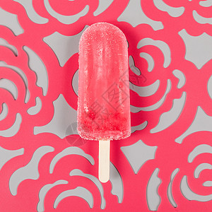 美味爽口的草莓味冰棒背景图片