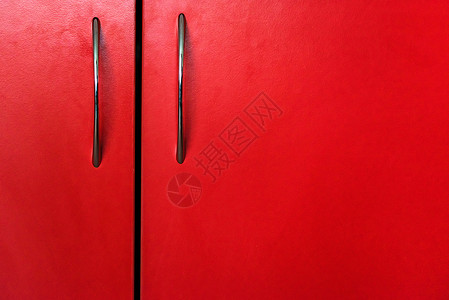 木制柜子红色门上图片