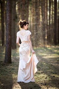 穿白裙子的漂亮新娘新娘图片