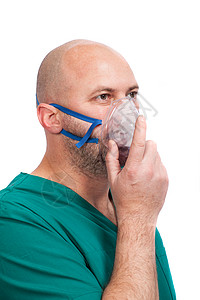 在医院通过氧气面罩吸入毒气的病人在白图片