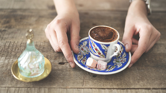 传统的土耳其咖啡饮图片
