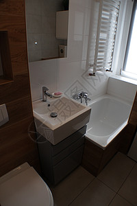 极简主义的白色浴室摄影图片